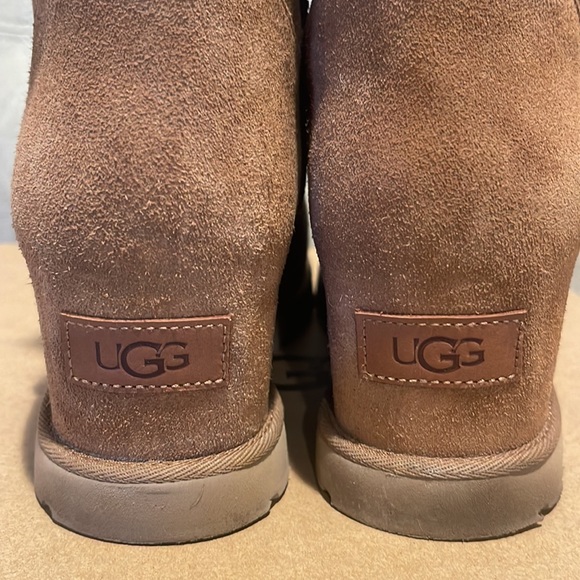 UGG Classic Femme Button Toggle Wedge Boot - Picture 4 of 12